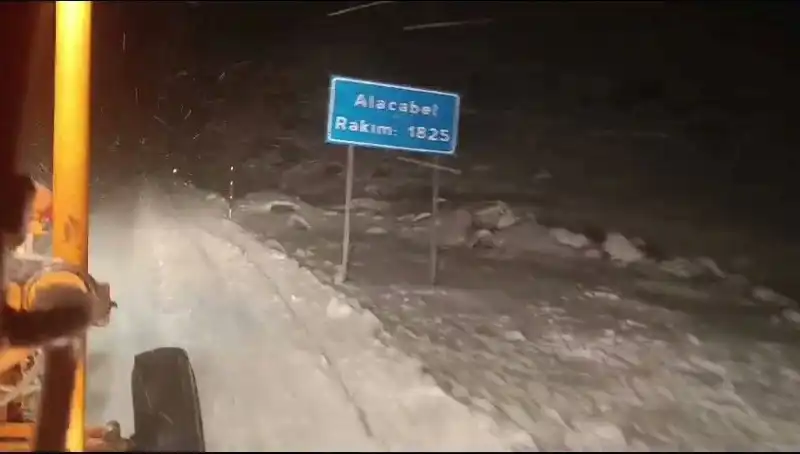 Antalya'da Sıcak Havalara Rağmen Beklenmedik Kar Sürprizi