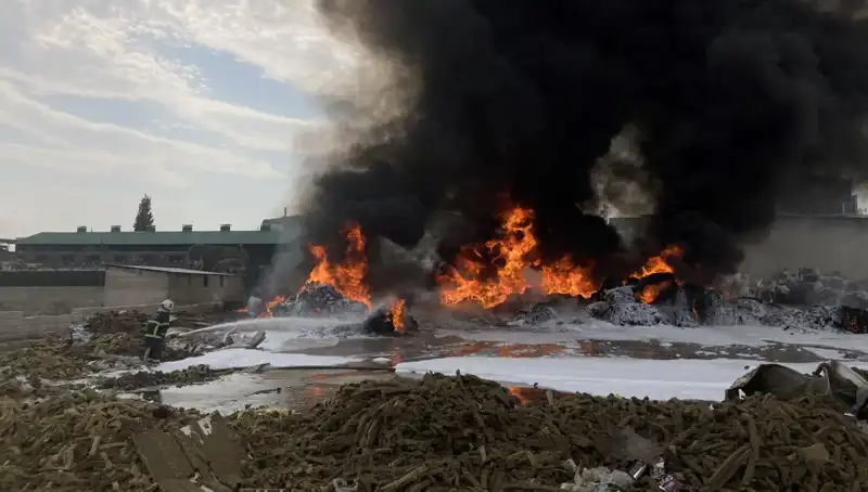 Gaziantep'teki Geri Dönüşüm Tesisinde Korkutan Yangın: Detaylar Ortaya Çıktı!