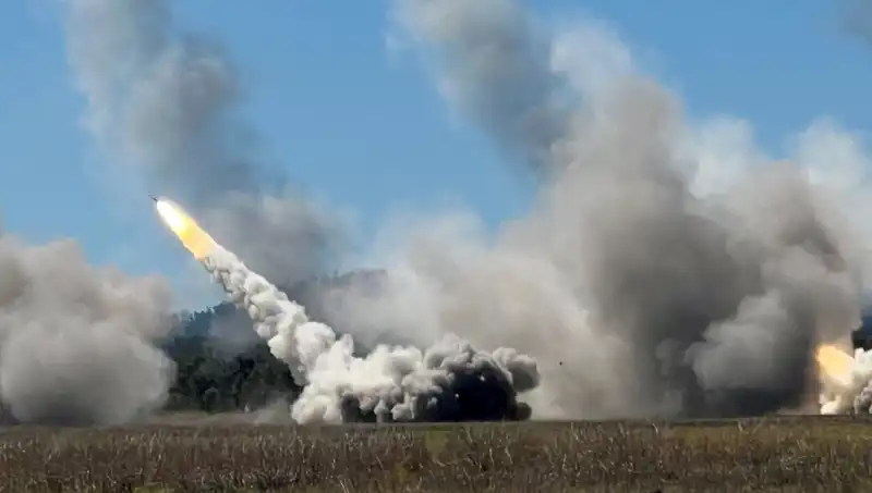 Avustralya'nın Askeri Gücünde Bir İlk: HIMARS Atışı Gerçekleşti