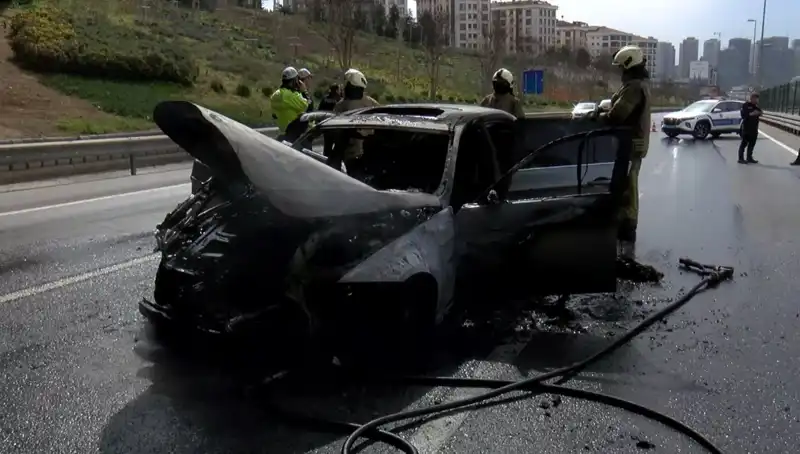 Yangın Anında Otomobil Alev Alev Yandı: Şok Edici Görüntüler Paylaşıldı