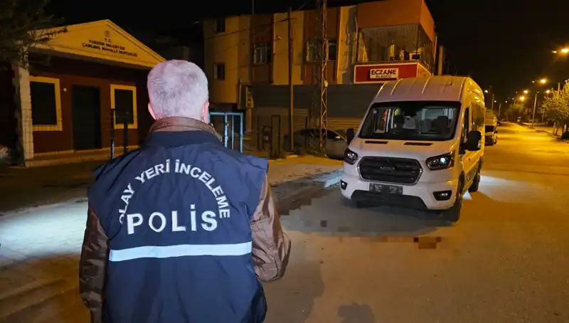 Kebapçıda Dehşet! Arkadaşına Boynundan Bıçak Sapladı