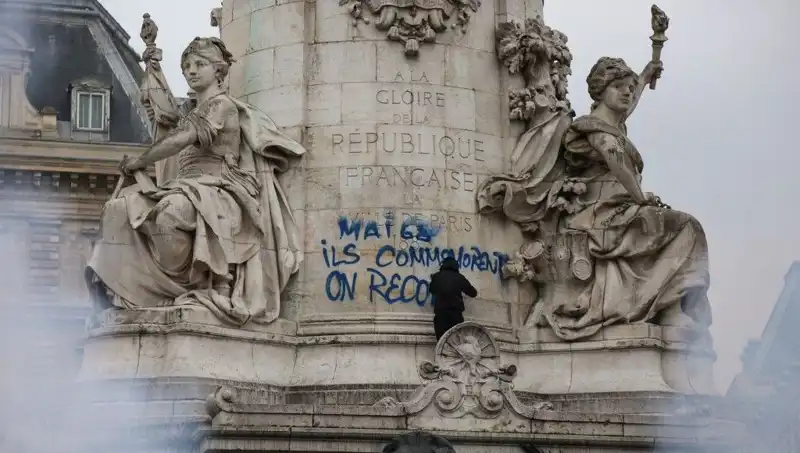 Paris'te Grafiti Sanatına Savaş Açıldı: Şehir Güzelleşiyor mu?