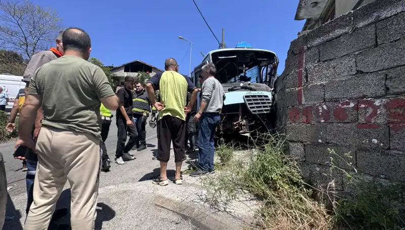 Minibüs Kazasında Feci An: 14 Kişi Yaralandı!