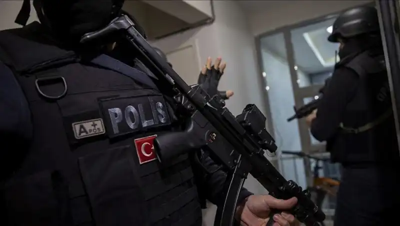Samsun'da Baskın: 3 Bin 962 Sentetik Ecza Hapı Ele Geçirildi!