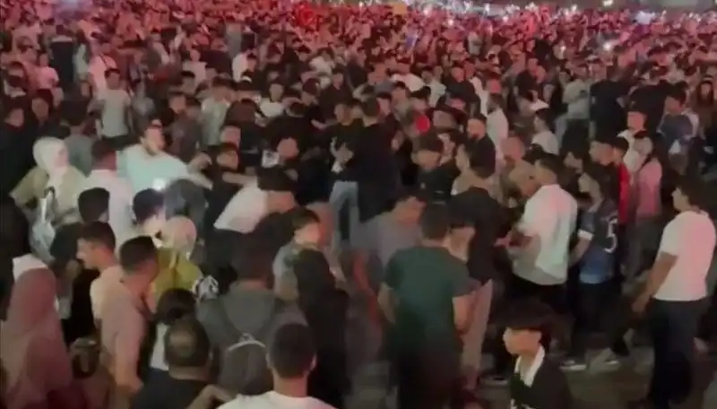 Konserde Yaşanan Bıçaklı Kavga: Üç Kişi Yaralandı, Detaylar Şok Etti!