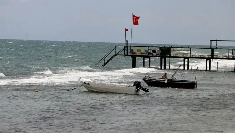 Poyrazın Gücüyle Denizde Tehlike: Dalışlar Yasaklandı!