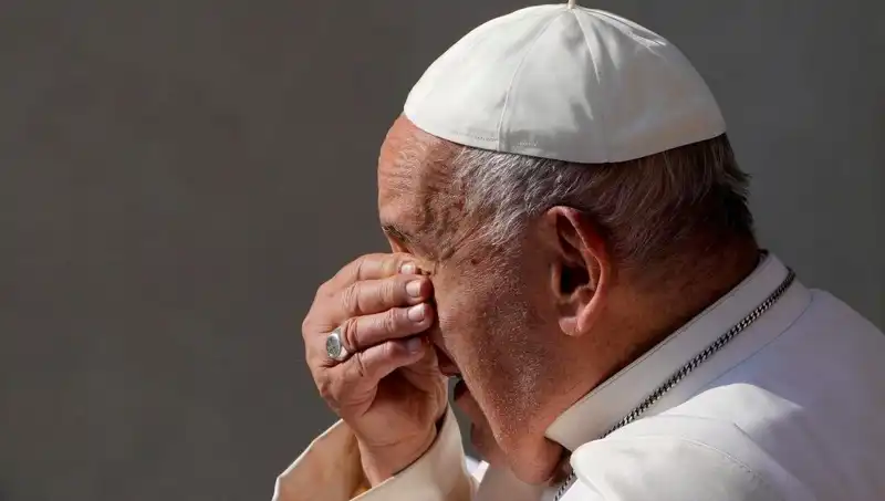Papa Francis'ten Hastane Odasından Anlam Dolu Mesaj: "Buradan Size Eşlik Ediyorum"