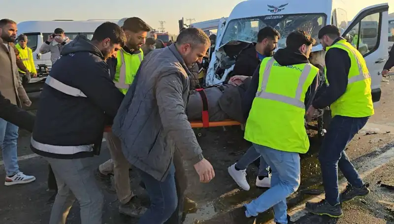 İki İşçi Servisi Kafa Kafaya Çarpıştı: Feci Kaza ile İlgili Tüm Detaylar