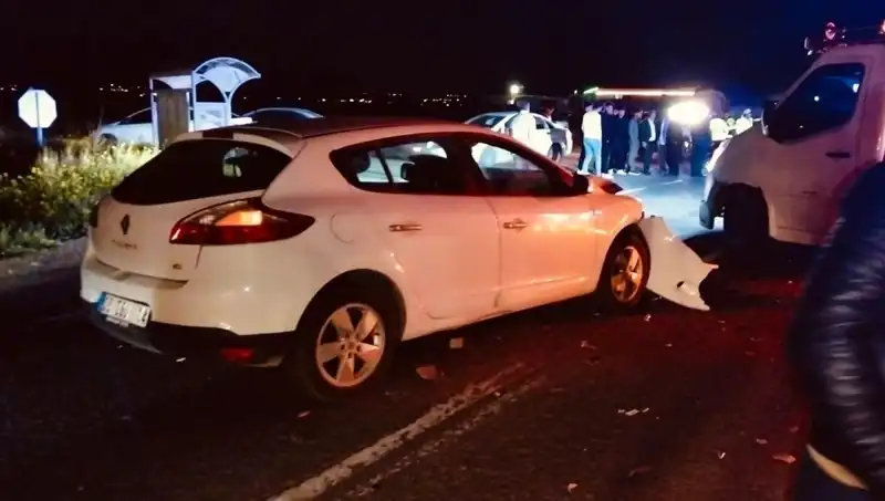 Kafa Kafaya Çarpışan Araçlarda Feci Kaza: 1 Ölü, 7 Yaralı