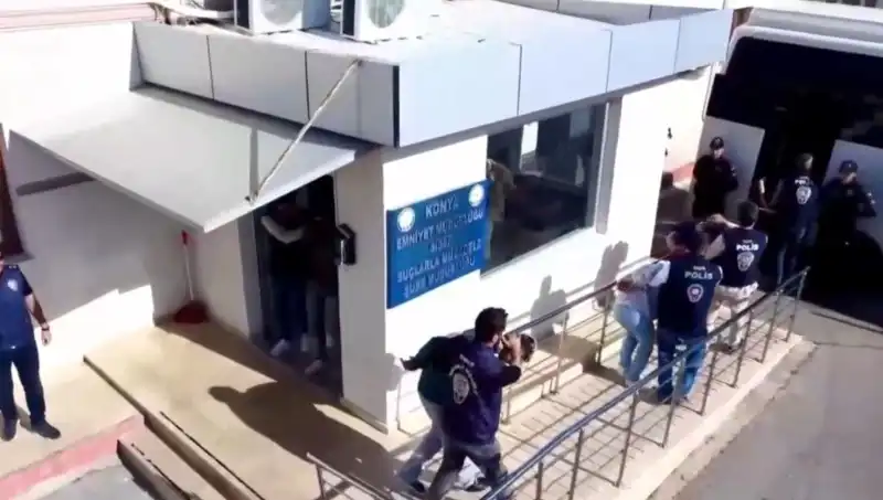 10 İlde Dolandırıcılık Operasyonu: 13 Kişi Tutuklandı