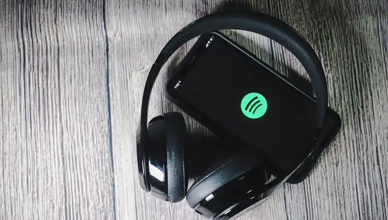 Yapay Zeka Tehlikesi: Spotify, Ölü Sanatçılar İçin Yeni Şarkılar Yayınlıyor!
