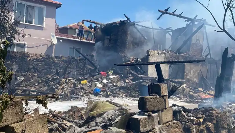 Kırklareli'nde Korkutan Yangın: İtfaiye Eri Yaralandı, Detaylar Ortaya Çıktı