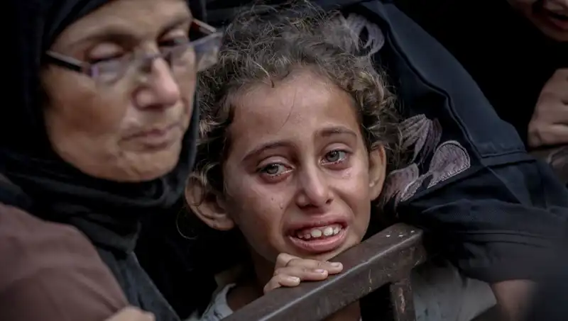 Gazze'de Açlık Savaşları: İsrail Askeri Yiyecekleri Toprağa Gömüyor