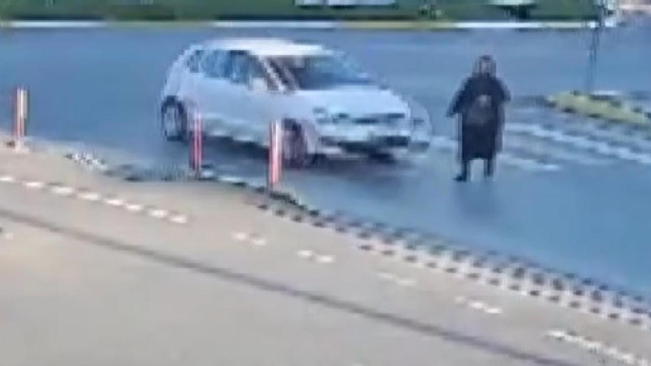 İkinci Kazayı Yaşadı: Araba Çarptıktan Sonra Yardım Beklerken İkinci Kaza Geçirdi