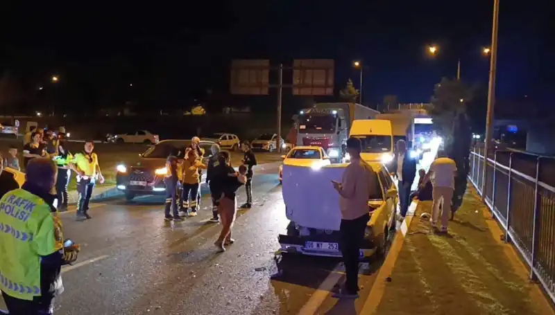 Otoyolda Yaşanan Şok Edici Geri Dönüş Kazası: İki Çocuk Hayat Tehlikesiyle Kaldı