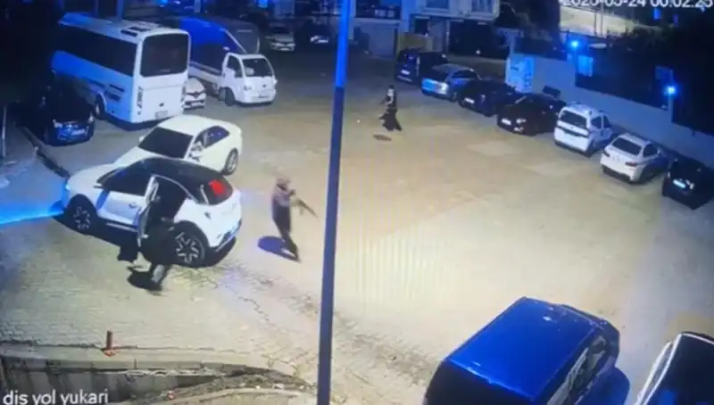 Kağıthane'de Maskeli Saldırganlar Kurşun Yağdırdı: Gerilim Doruğa Ulaştı