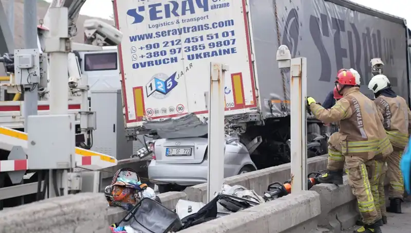 Bayram Tatilinde Yürek Burkan Trafik Kazaları: 72 Kişi Hayatını Kaybetti